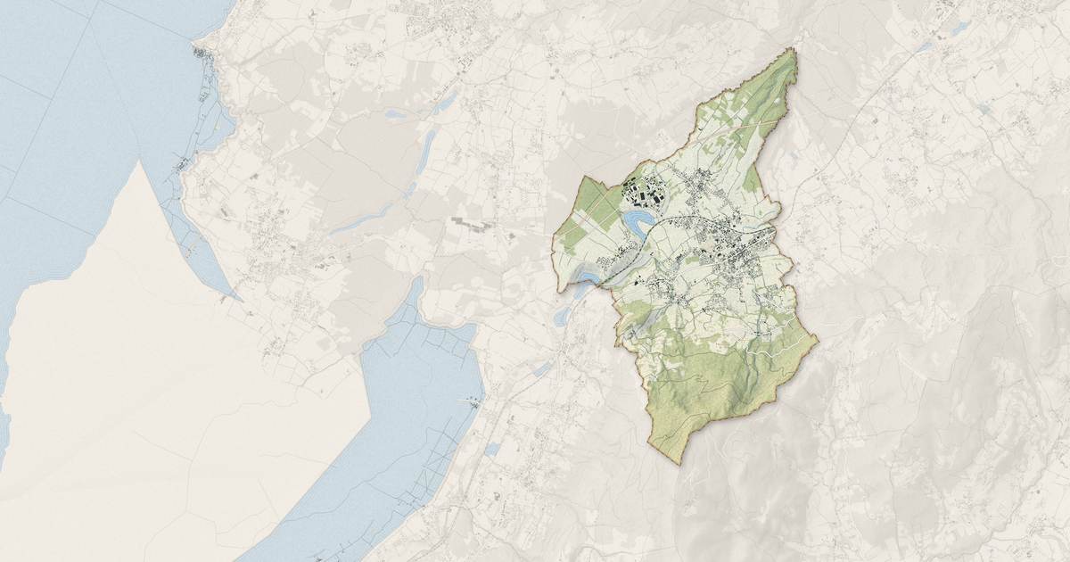 Portrait cartographique de Bons-en-Chablais : relief, eau, forêts, bâti et voies, calculés à partir des données de l'IGN