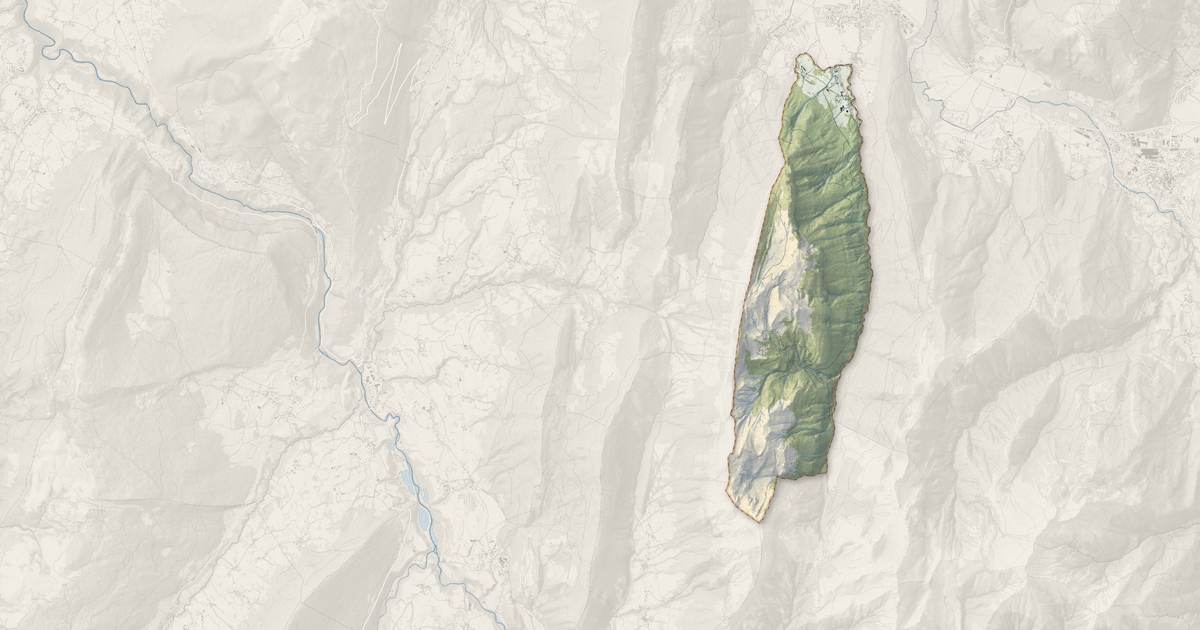 Portrait cartographique de Chevaline : relief, eau, forêts, bâti et voies, calculés à partir des données de l'IGN
