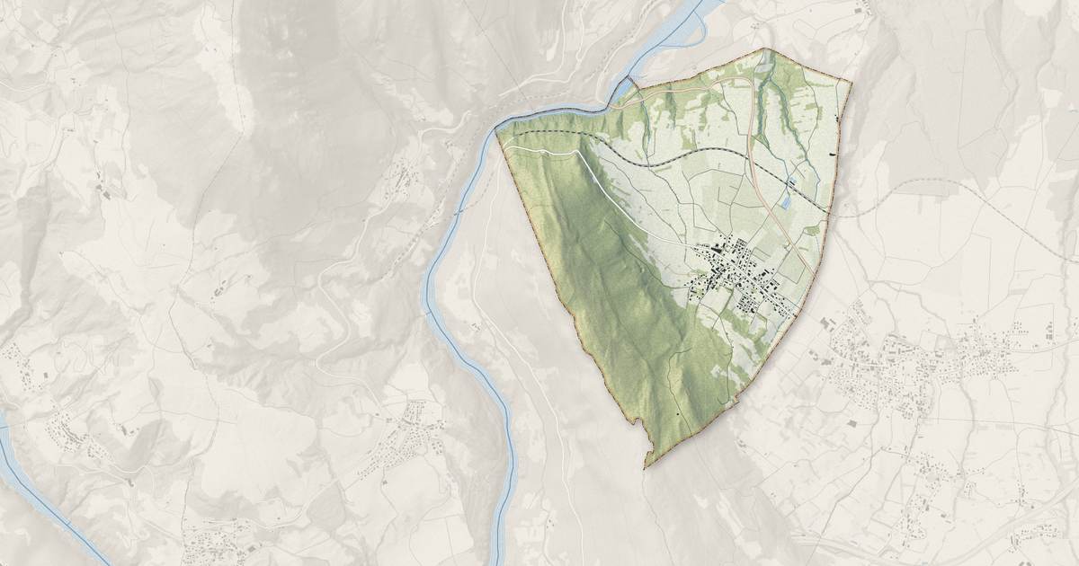 Portrait cartographique de Chevrier : relief, eau, forêts, bâti et voies, calculés à partir des données de l'IGN