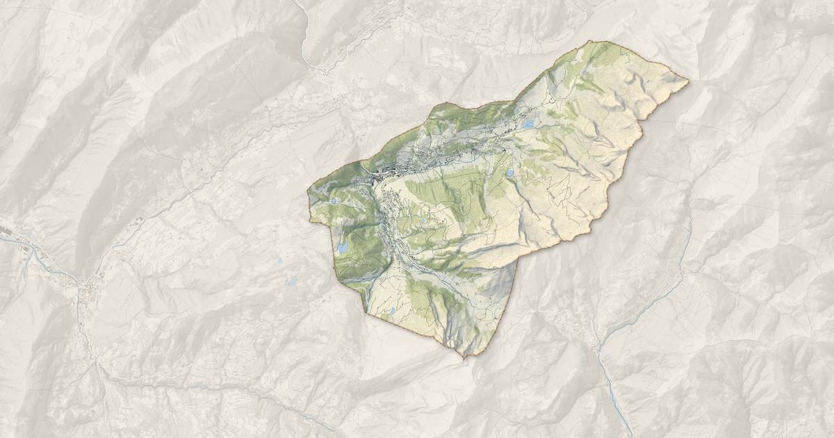 Portrait cartographique de La Clusaz : relief, eau, forêts, bâti et voies, calculés à partir des données de l'IGN