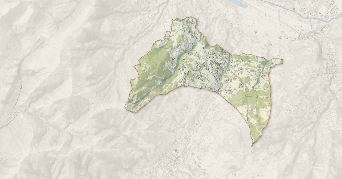 Portrait cartographique de Combloux : relief, eau, forêts, bâti et voies, calculés à partir des données de l'IGN