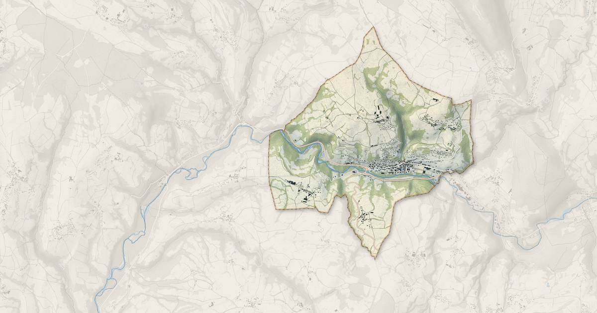 Portrait cartographique de Frangy : relief, eau, forêts, bâti et voies, calculés à partir des données de l'IGN