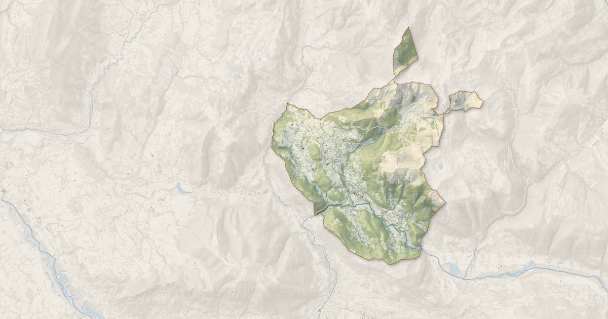 Portrait cartographique de Mieussy : relief, eau, forêts, bâti et voies, calculés à partir des données de l'IGN