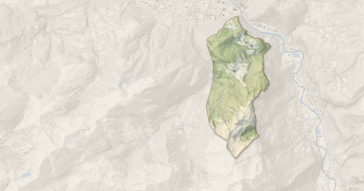Portrait cartographique de Nancy-sur-Cluses : relief, eau, forêts, bâti et voies, calculés à partir des données de l'IGN