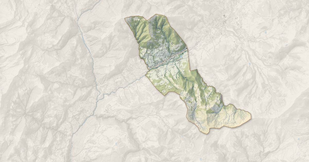 Portrait cartographique de Praz-sur-Arly : relief, eau, forêts, bâti et voies, calculés à partir des données de l'IGN