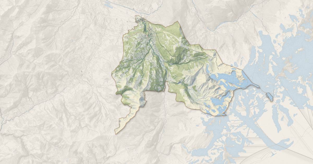 Portrait cartographique de Saint-Gervais-les-Bains : relief, eau, forêts, bâti et voies, calculés à partir des données de l'IGN