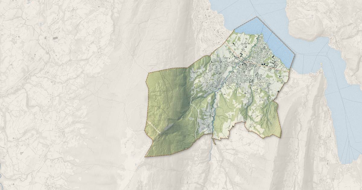 Portrait cartographique de Saint-Jorioz : relief, eau, forêts, bâti et voies, calculés à partir des données de l'IGN