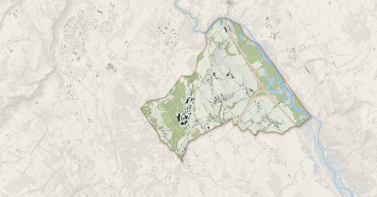 Portrait cartographique de Scientrier : relief, eau, forêts, bâti et voies, calculés à partir des données de l'IGN