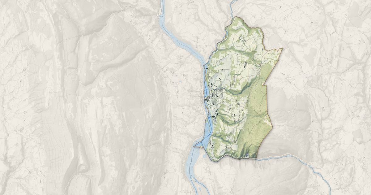 Portrait cartographique de Seyssel : relief, eau, forêts, bâti et voies, calculés à partir des données de l'IGN