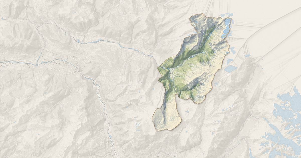Portrait cartographique de Sixt-Fer-à-Cheval : relief, eau, forêts, bâti et voies, calculés à partir des données de l'IGN