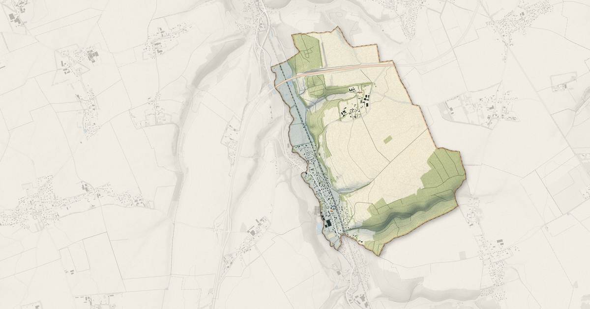 Portrait cartographique de Anneville-sur-Scie : relief, eau, forêts, bâti et voies, calculés à partir des données de l'IGN