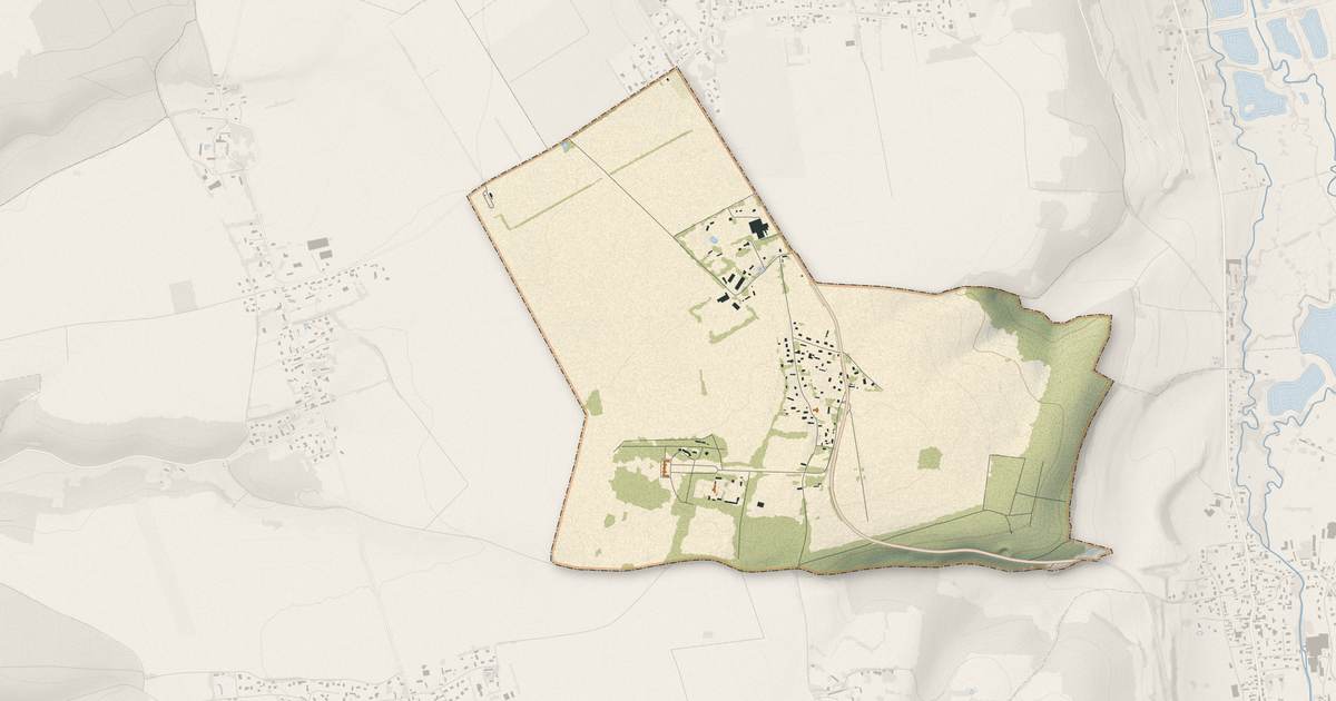 Portrait cartographique de La Chapelle-du-Bourgay : relief, eau, forêts, bâti et voies, calculés à partir des données de l'IGN