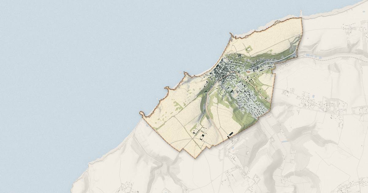 Portrait cartographique de Étretat : relief, eau, forêts, bâti et voies, calculés à partir des données de l'IGN