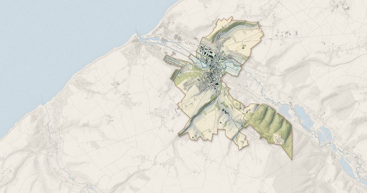 Portrait cartographique de Eu : relief, eau, forêts, bâti et voies, calculés à partir des données de l'IGN