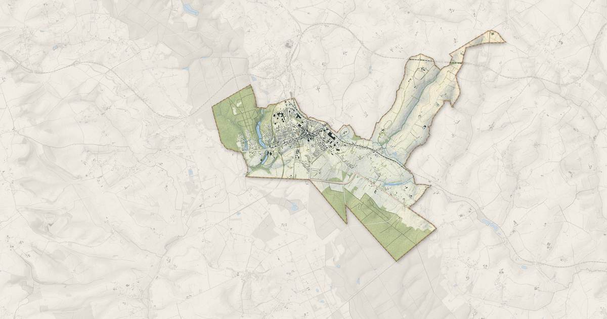 Portrait cartographique de Forges-les-Eaux : relief, eau, forêts, bâti et voies, calculés à partir des données de l'IGN