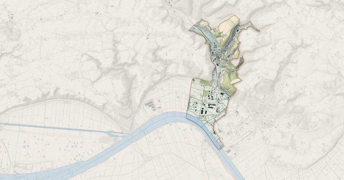 Portrait cartographique de Lillebonne : relief, eau, forêts, bâti et voies, calculés à partir des données de l'IGN