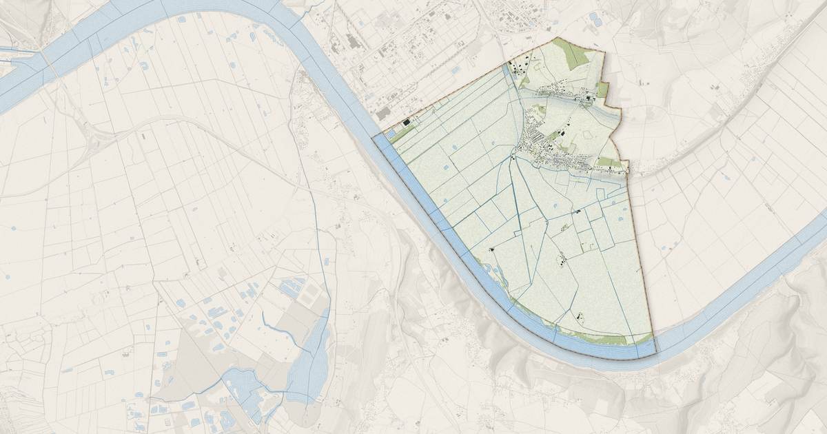 Portrait cartographique de Petiville : relief, eau, forêts, bâti et voies, calculés à partir des données de l'IGN