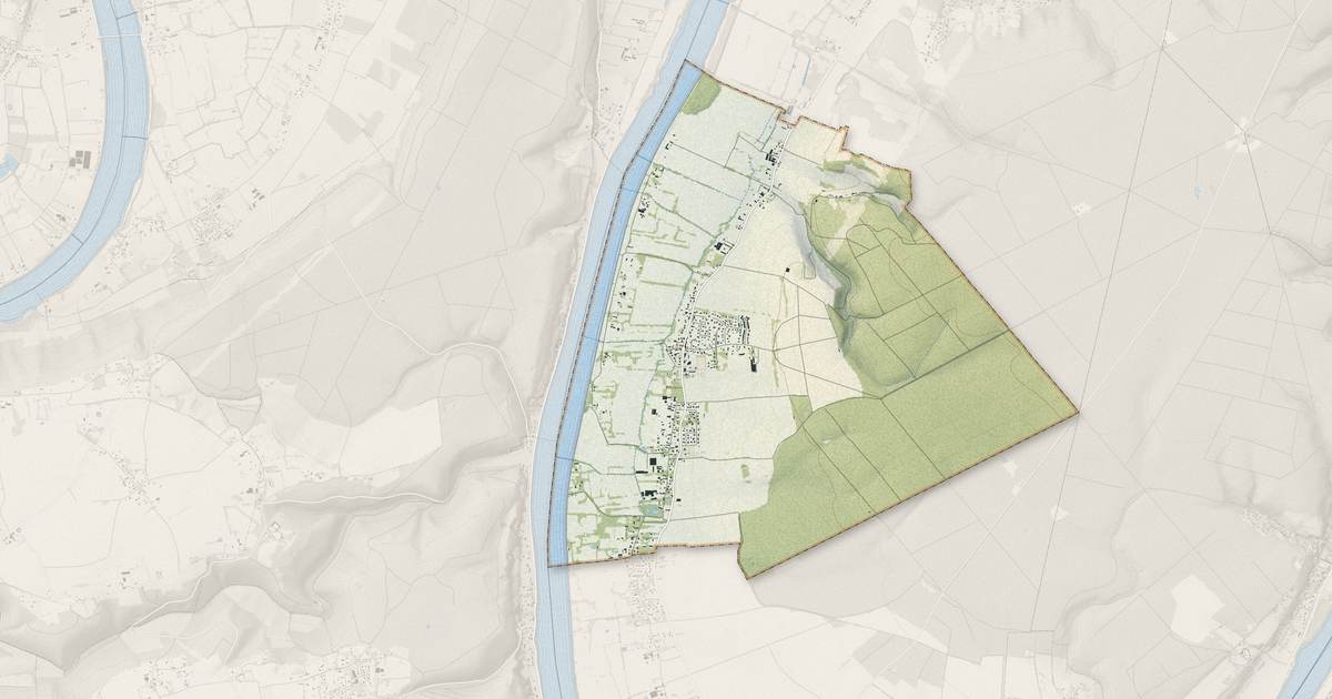 Portrait cartographique de Saint-Pierre-de-Manneville : relief, eau, forêts, bâti et voies, calculés à partir des données de l'IGN