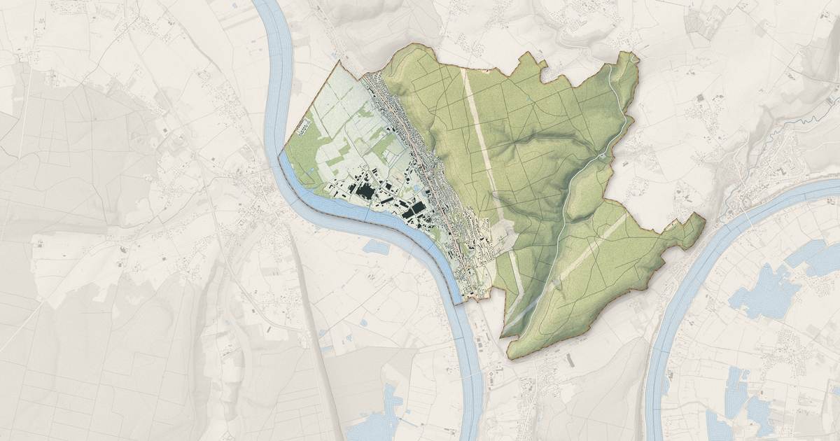Portrait cartographique de Le Trait : relief, eau, forêts, bâti et voies, calculés à partir des données de l'IGN
