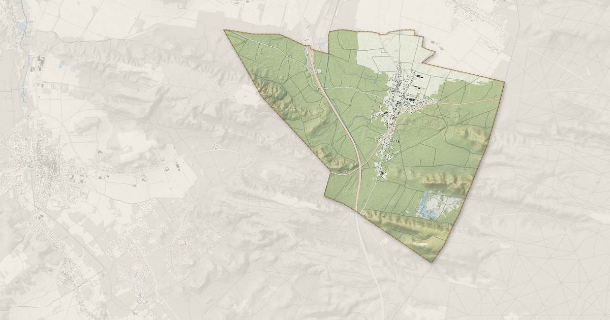 Portrait cartographique de Arbonne-la-Forêt : relief, eau, forêts, bâti et voies, calculés à partir des données de l'IGN