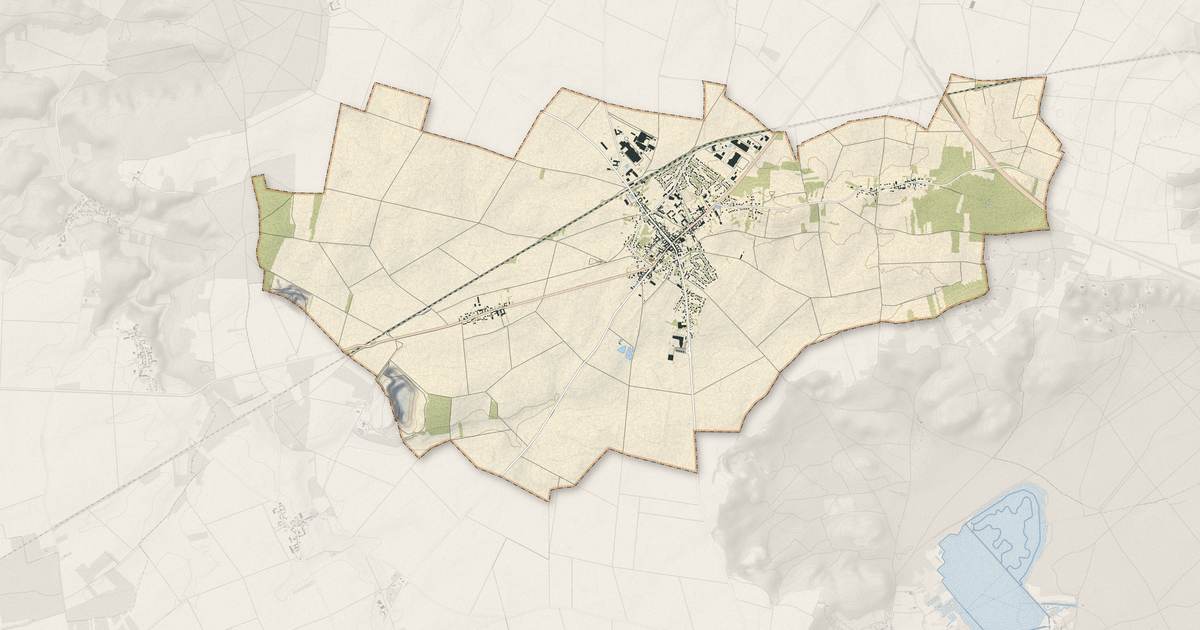 Portrait cartographique de La Chapelle-la-Reine : relief, eau, forêts, bâti et voies, calculés à partir des données de l'IGN