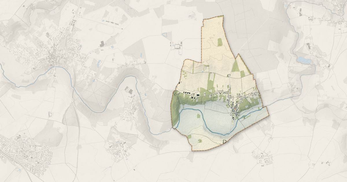 Portrait cartographique de Courtomer : relief, eau, forêts, bâti et voies, calculés à partir des données de l'IGN