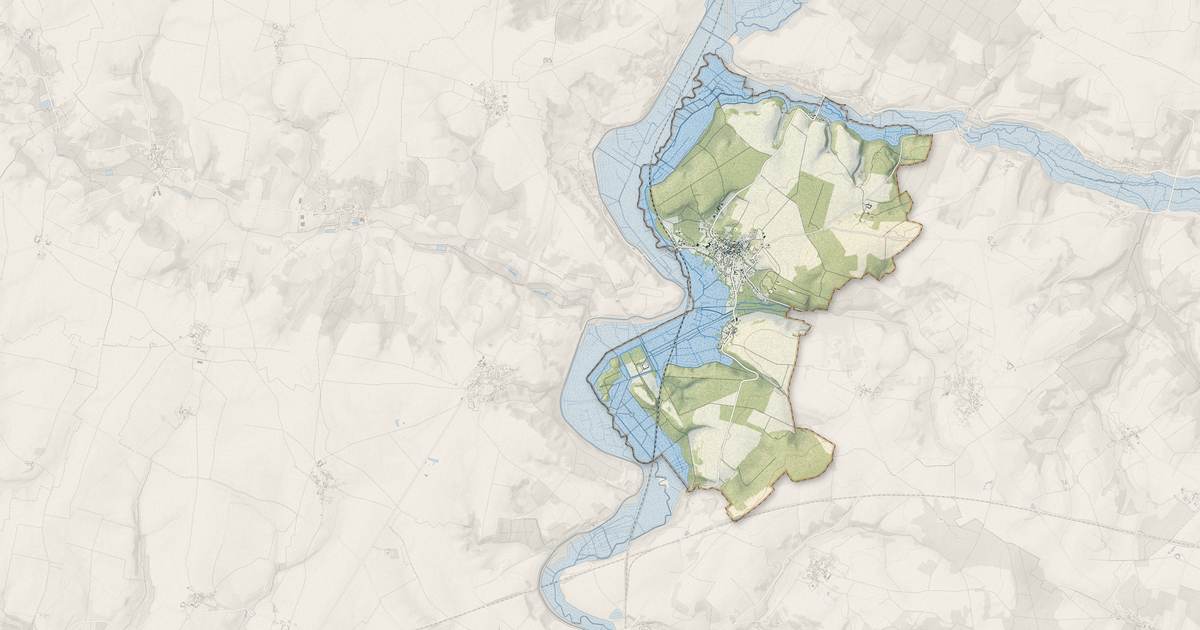 Portrait cartographique de Crouy-sur-Ourcq : relief, eau, forêts, bâti et voies, calculés à partir des données de l'IGN