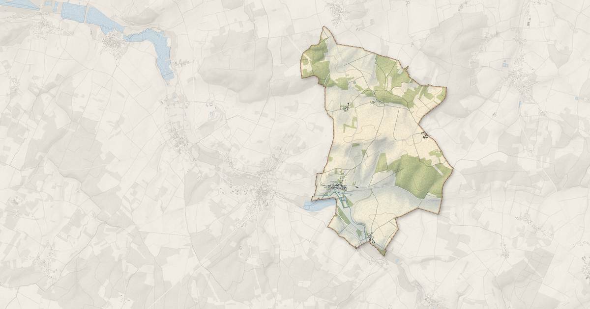 Portrait cartographique de Diant : relief, eau, forêts, bâti et voies, calculés à partir des données de l'IGN