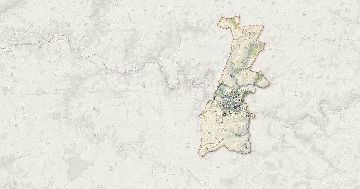 Portrait cartographique de La Ferté-Gaucher : relief, eau, forêts, bâti et voies, calculés à partir des données de l'IGN