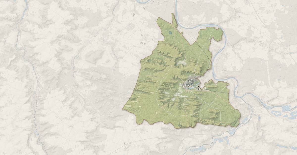 Portrait cartographique de Fontainebleau : relief, eau, forêts, bâti et voies, calculés à partir des données de l'IGN