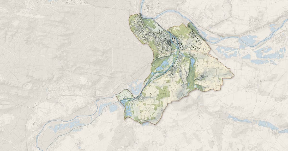 Portrait cartographique de Moret-Loing-et-Orvanne : relief, eau, forêts, bâti et voies, calculés à partir des données de l'IGN