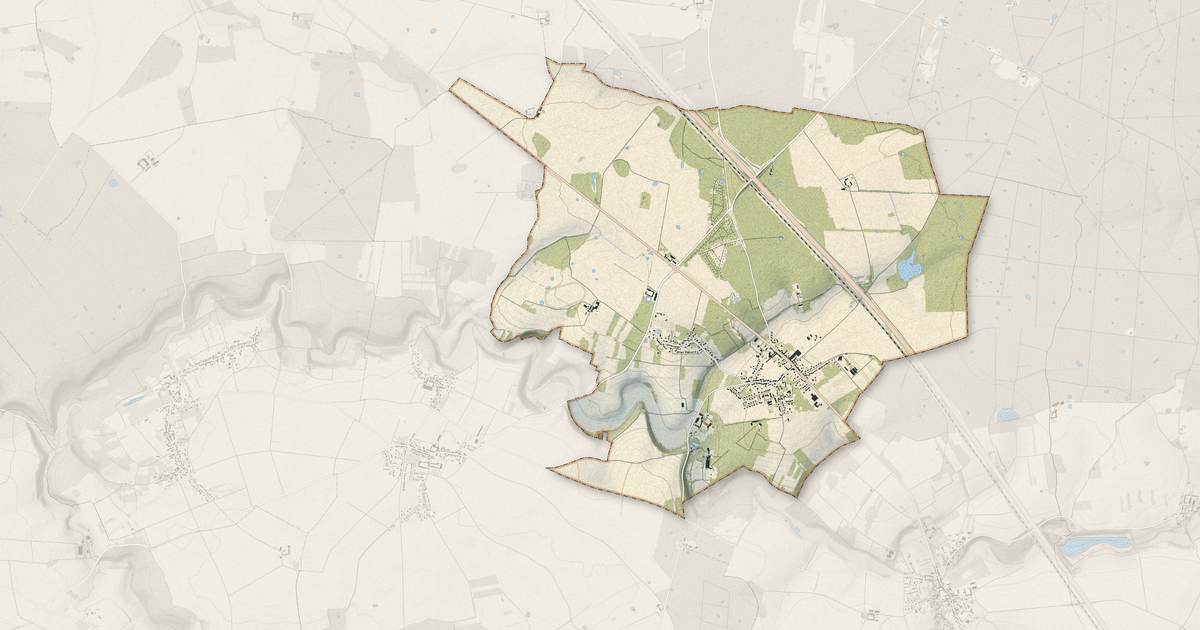 Portrait cartographique de Pamfou : relief, eau, forêts, bâti et voies, calculés à partir des données de l'IGN