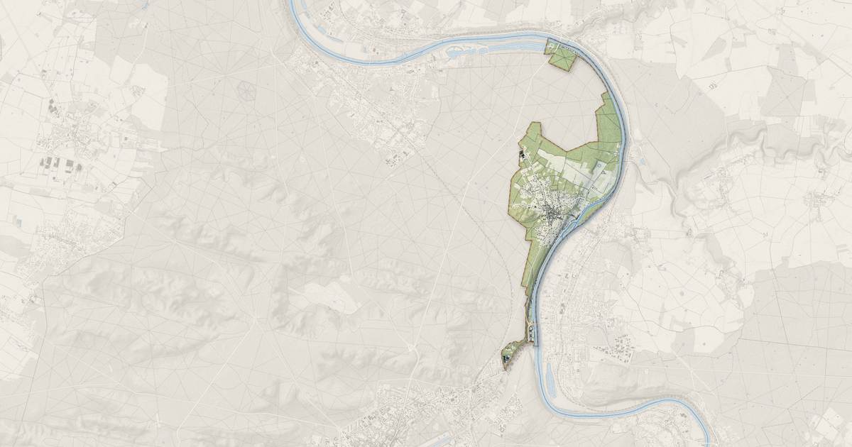 Portrait cartographique de Samois-sur-Seine : relief, eau, forêts, bâti et voies, calculés à partir des données de l'IGN