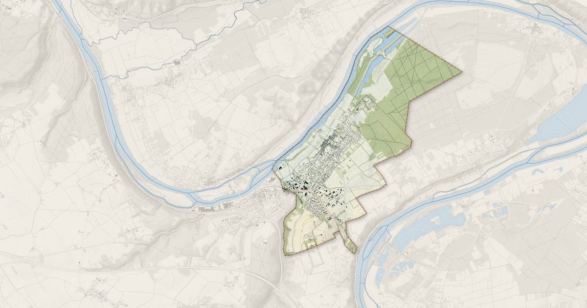 Portrait cartographique de Freneuse : relief, eau, forêts, bâti et voies, calculés à partir des données de l'IGN