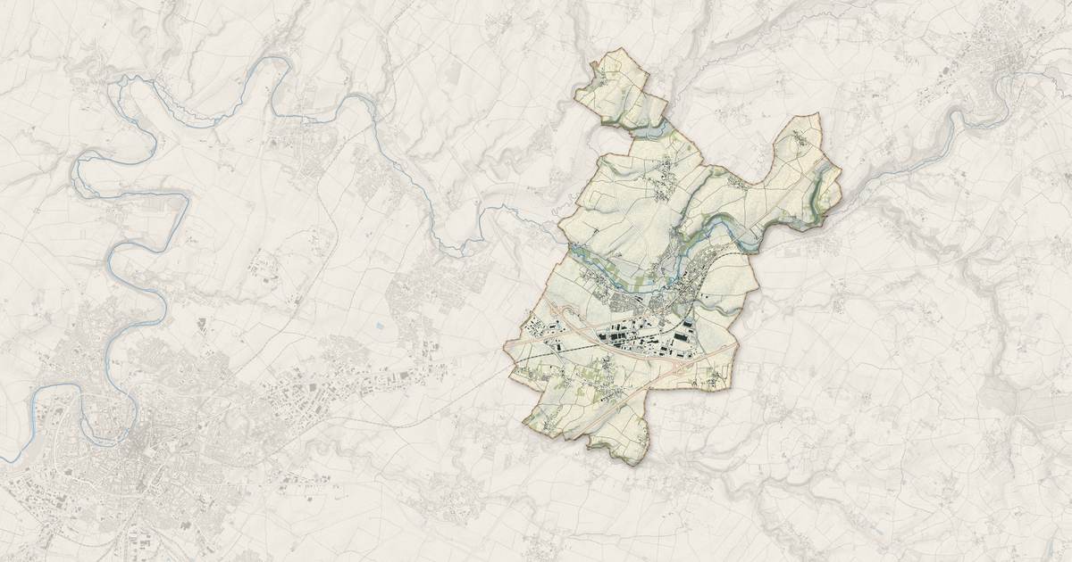 Portrait cartographique de La Crèche : relief, eau, forêts, bâti et voies, calculés à partir des données de l'IGN