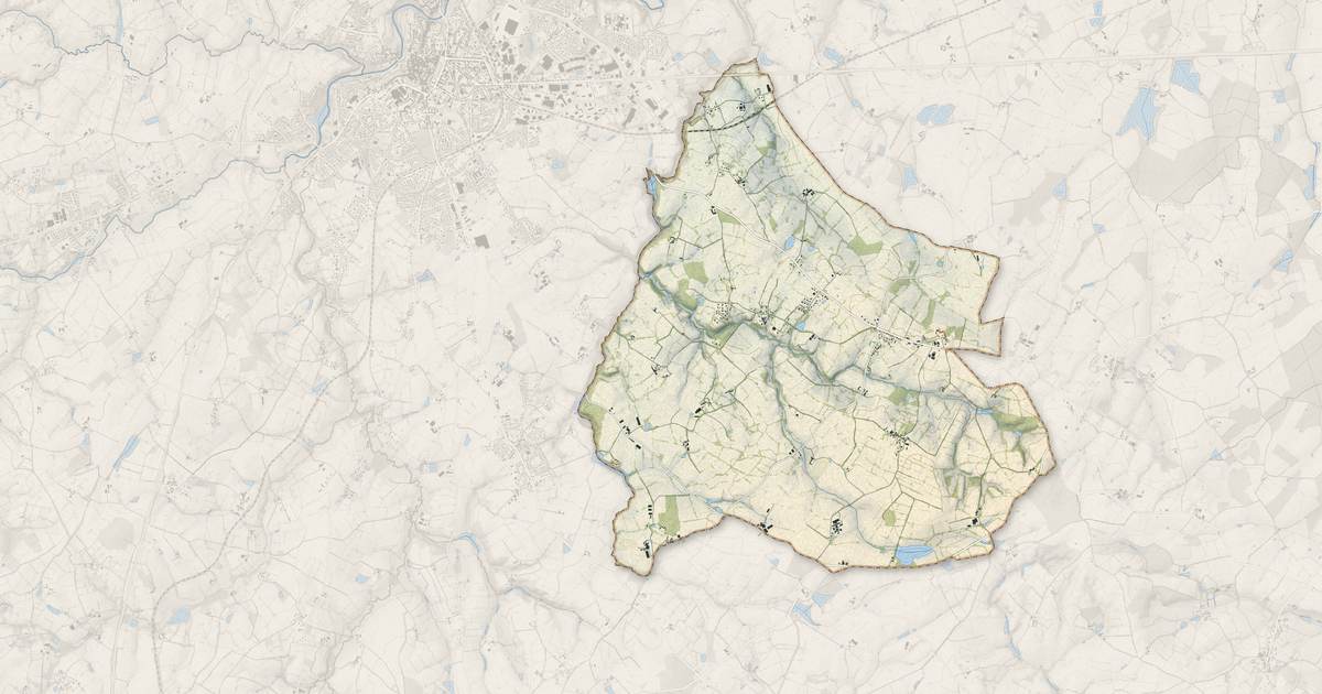 Portrait cartographique de La Chapelle-Bertrand : relief, eau, forêts, bâti et voies, calculés à partir des données de l'IGN