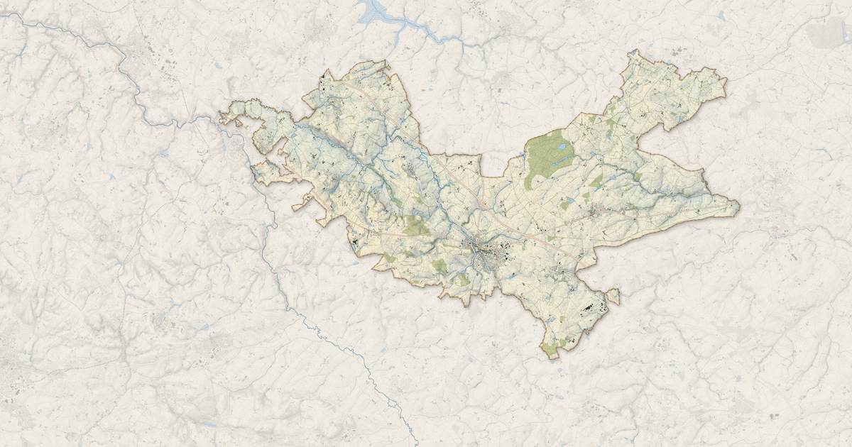 Portrait cartographique de Mauléon : relief, eau, forêts, bâti et voies, calculés à partir des données de l'IGN