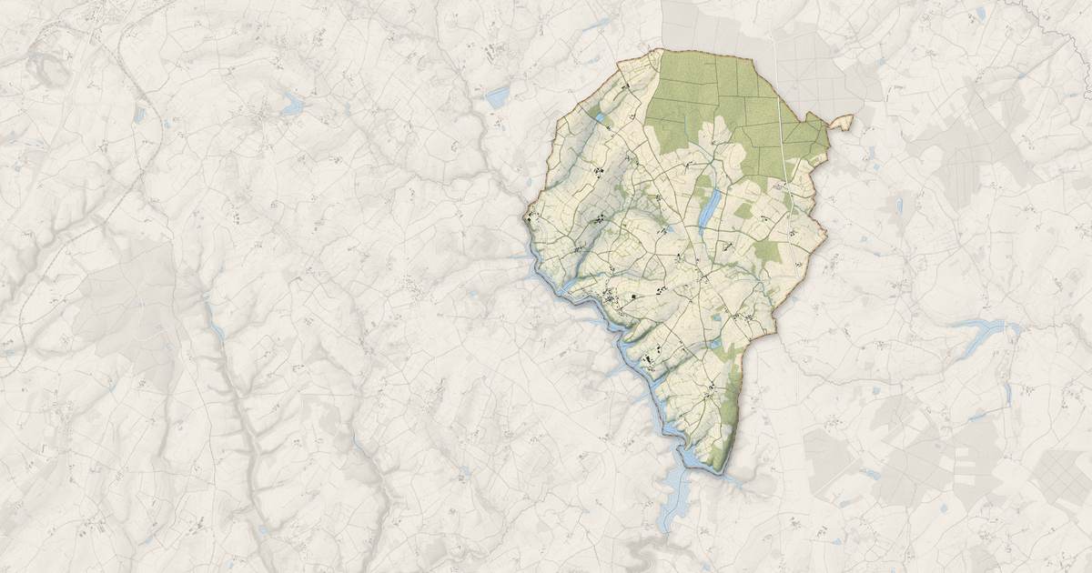 Portrait cartographique de Clavé : relief, eau, forêts, bâti et voies, calculés à partir des données de l'IGN