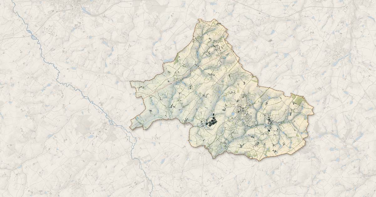 Portrait cartographique de Courlay : relief, eau, forêts, bâti et voies, calculés à partir des données de l'IGN