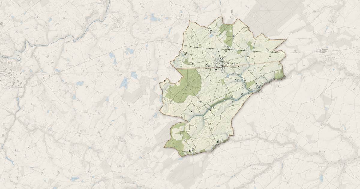 Portrait cartographique de La Ferrière-en-Parthenay : relief, eau, forêts, bâti et voies, calculés à partir des données de l'IGN