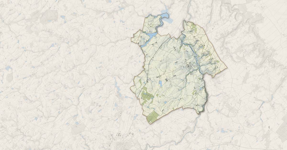 Portrait cartographique de Gourgé : relief, eau, forêts, bâti et voies, calculés à partir des données de l'IGN