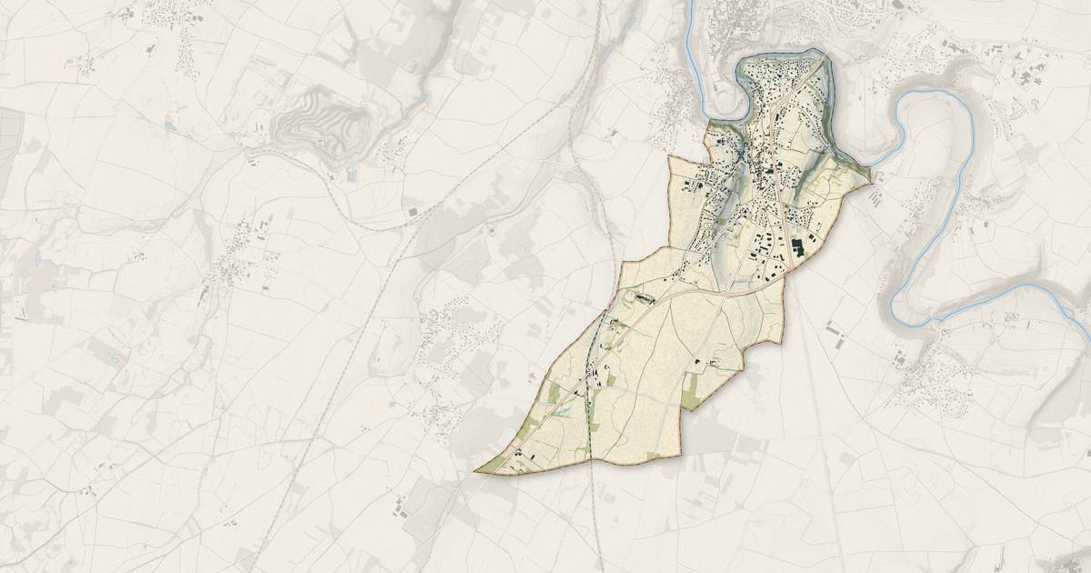 Portrait cartographique de Saint-Jean-de-Thouars : relief, eau, forêts, bâti et voies, calculés à partir des données de l'IGN