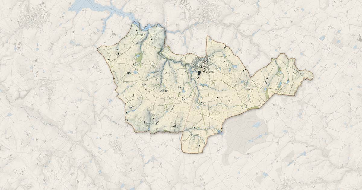 Portrait cartographique de Saint-Pierre-des-Échaubrognes : relief, eau, forêts, bâti et voies, calculés à partir des données de l'IGN
