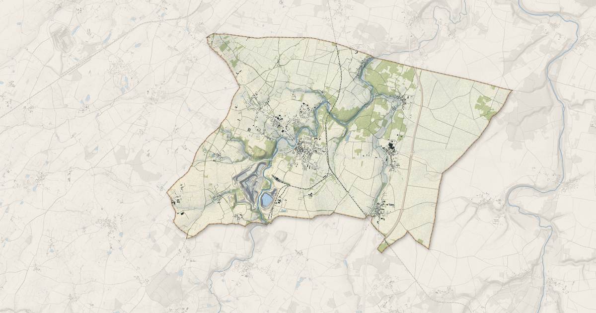 Portrait cartographique de Saint-Varent : relief, eau, forêts, bâti et voies, calculés à partir des données de l'IGN