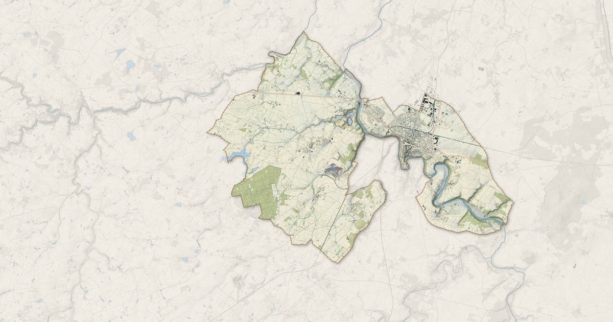 Portrait cartographique de Thouars : relief, eau, forêts, bâti et voies, calculés à partir des données de l'IGN