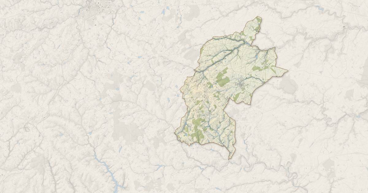 Portrait cartographique de Vasles : relief, eau, forêts, bâti et voies, calculés à partir des données de l'IGN