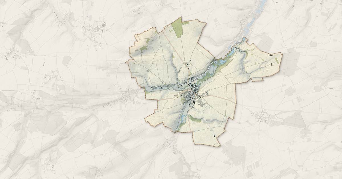Portrait cartographique de Airaines : relief, eau, forêts, bâti et voies, calculés à partir des données de l'IGN