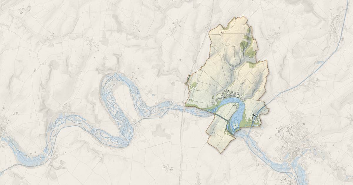 Portrait cartographique de Cléry-sur-Somme : relief, eau, forêts, bâti et voies, calculés à partir des données de l'IGN