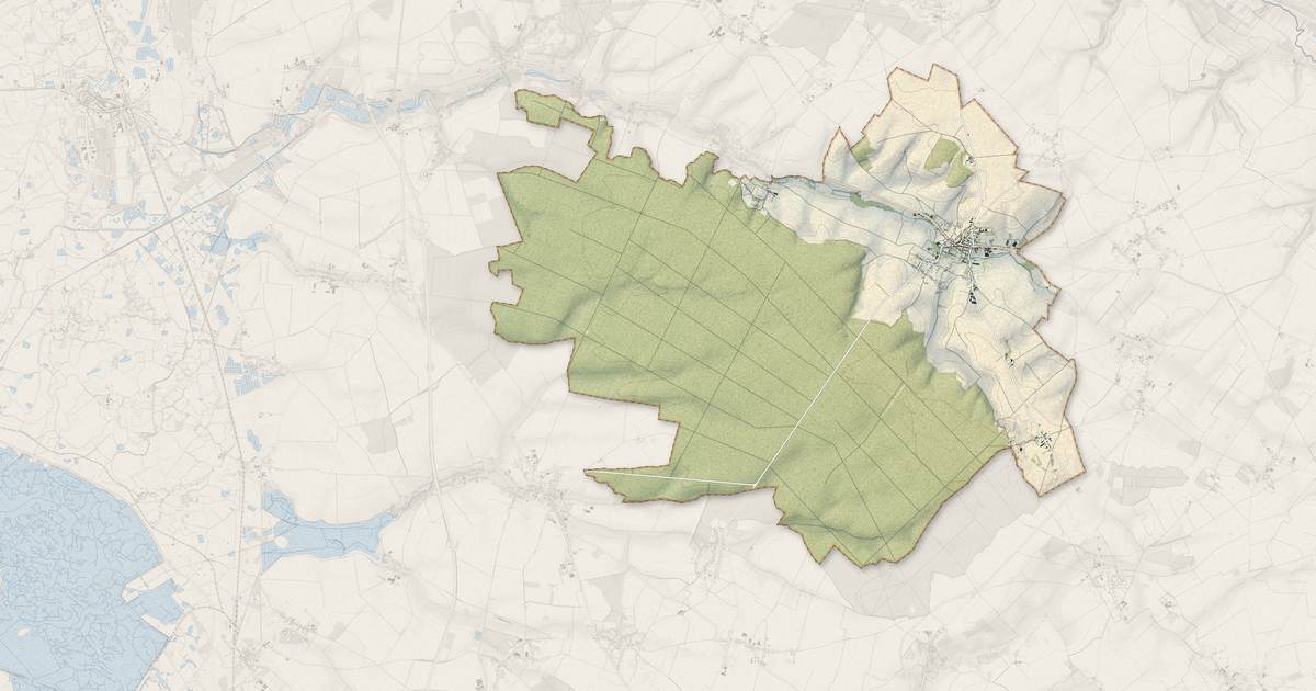 Portrait cartographique de Crécy-en-Ponthieu : relief, eau, forêts, bâti et voies, calculés à partir des données de l'IGN