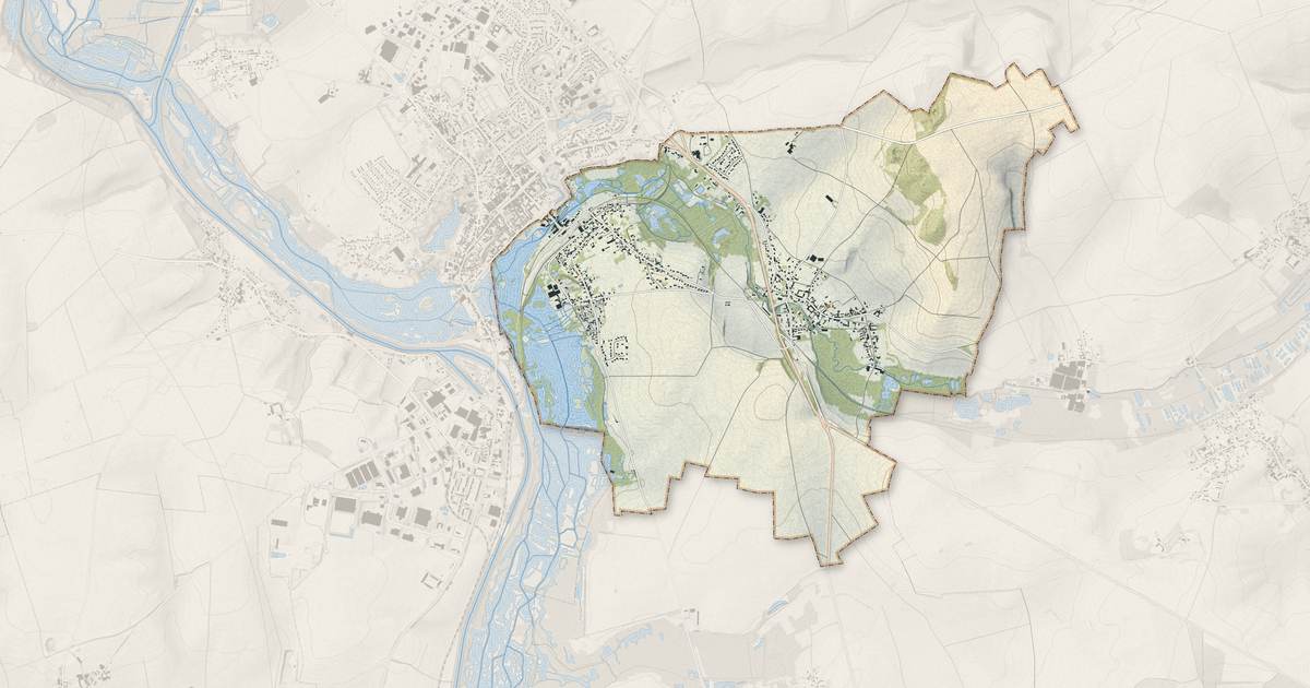 Portrait cartographique de Doingt : relief, eau, forêts, bâti et voies, calculés à partir des données de l'IGN